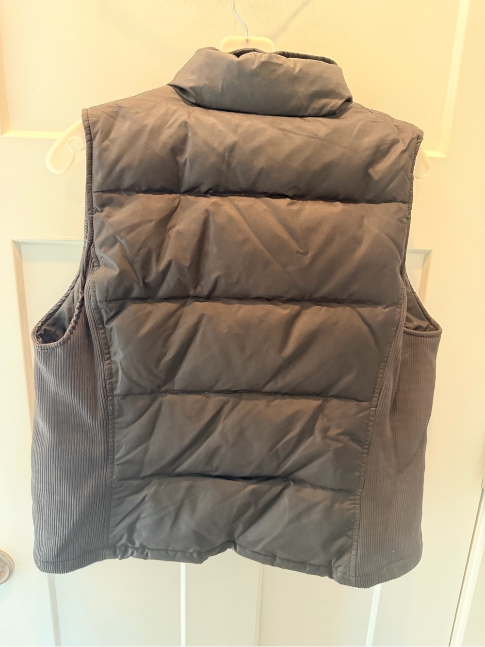 GAP Black Down Puffer Vest Fleece Collar Ribbed Sides Medium - Picture 5 of 9